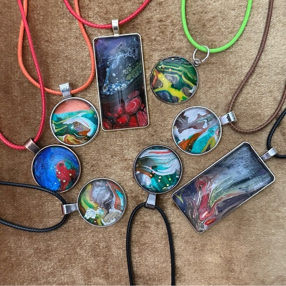 Pendant Necklaces Jewelry 8 Piece Lot OOAK HANDMADE Hand Painted signed 5517 - Picture 8 of 8